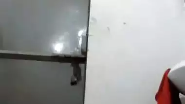 Pakistani bathing leaks video