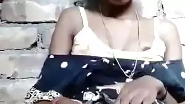 Desi nude girl fucks her pussy with a plastic bottle