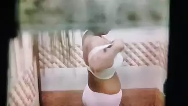 Neighbor peeps bhabhi bathing through window