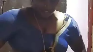 Tamil slut wife pussy show after stripping saree