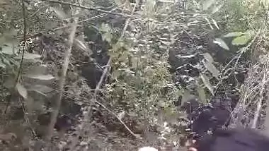 Lady cheats on her husband and enjoys outdoor Nepali sex