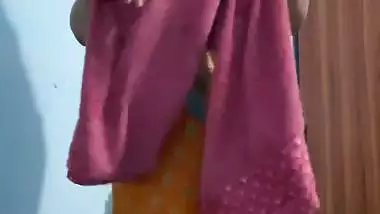 Curvaceous Indian girl removing saree and nude show