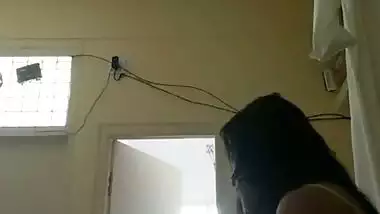 Indian teenage girl naked after shower video