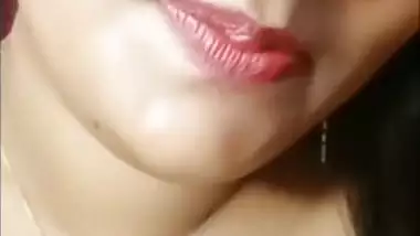 Chubby bhabhi striptease big boobs and pussy show