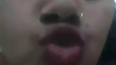 Horny Indian bhabi masturbating MMS selfie