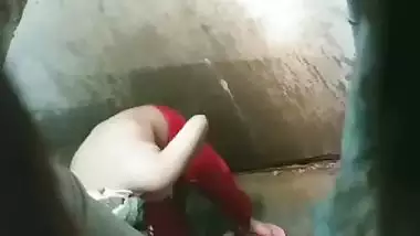 virgin sister caught bathing by bro viral FSI xxx