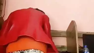 Hijabi girl’s Pakistani porn from her computer class
