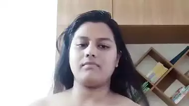 Delhi girl removes her bra and shows her big boobs