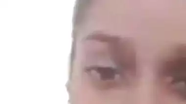 Slim married Tamil wife sharp boobs showing viral MMS