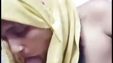 Hijabi girl records her nude MMS, sucking stepbrother’s dick