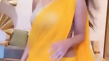 SEDUCTION FILLED BABE SEXY IN YELLOW SAREE BACKLESS HOTNESS