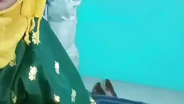 Muslim lady gives a desi blowjob to her lover