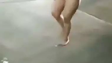 Indian nude MMS of a Kolkata slut walking naked on streets