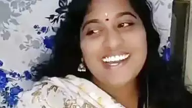 Telugu tanker bhabhi showing and pressing huge boobs
