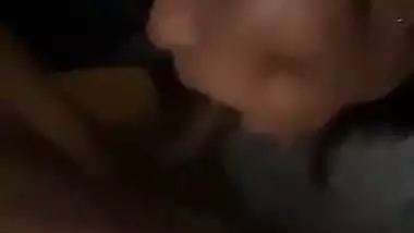 Cute Goa girl gives an Indian blowjob to her lover