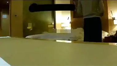 Worker of hotel and naked Indian diva take part in unplanned porn clip