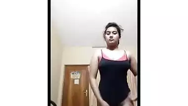 Desi sex whore like this deserves to pose naked on XXX phone camera