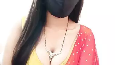 Live streaming cam girl showing sexy round boobs