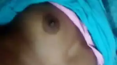 Milking Indian aunty while fucking