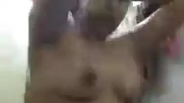 Pretty Desi chick with natural XXX boobs seductively washes herself